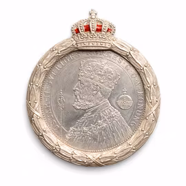 Brosch med 2-kronors jubileumsmynt Oscar II i silver 1897