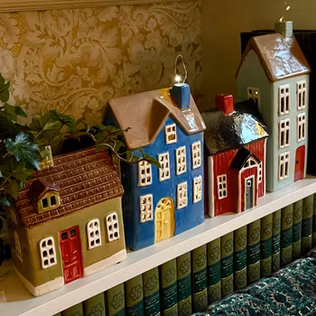 Ljuslykta hus grönt