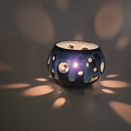 Ljuslykta Liten, 8 cm, Vit på svart lera