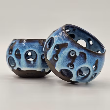 Ljuslykta Liten, 8 cm, Vit på svart lera