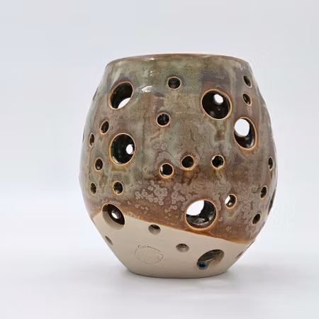 Ljuslykta Stor, 14,5 cm, Koppar-Järn kristallglasyr på vit lera