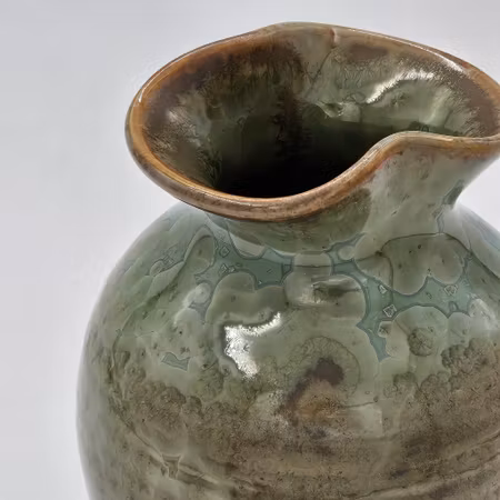 Vas med Koppar-Järn kristallglasyr