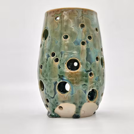 Ljuslykta Stor, Koppar-Järn kristallglasyr på vit lera