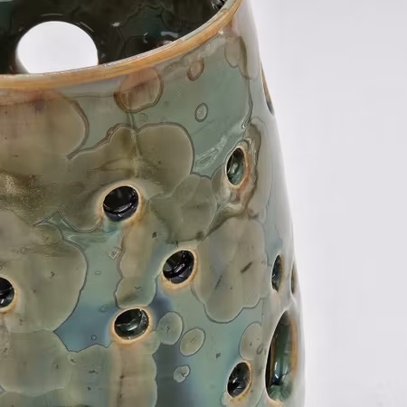 Ljuslykta Stor, Koppar-Järn kristallglasyr på vit lera