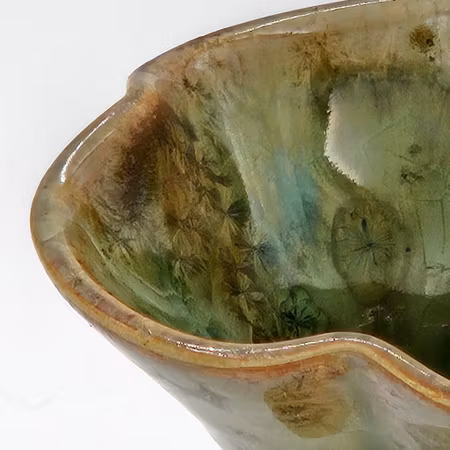 Vas med Koppar-Järn kristallglasyr