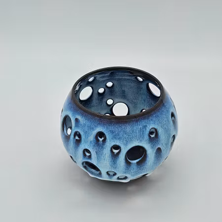 Ljuslykta Mellan, 10 cm, Vit på svart lera