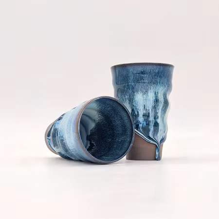 Spiralkopp utan hänkel, ca 3 dl, Mörkgrön-Vit, mörk lera