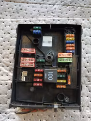 FUSEBOX SKODA SUPERB  VW