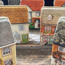 FYND Liten plåtburk i form av dockskåp - Puben