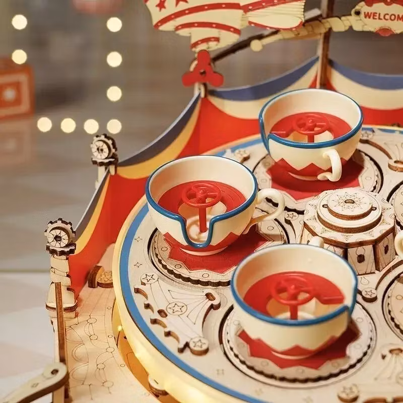 Miniatyrpyssel - Karusell tekoppar (Fraktfritt)