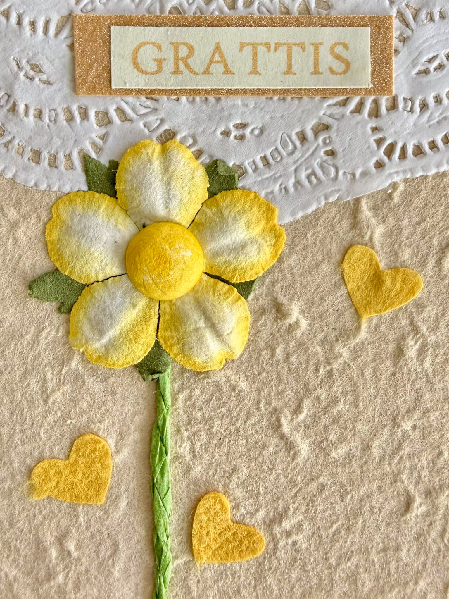 Litet, handgjort kort med kuvert - Gul blomma (Fraktfritt)