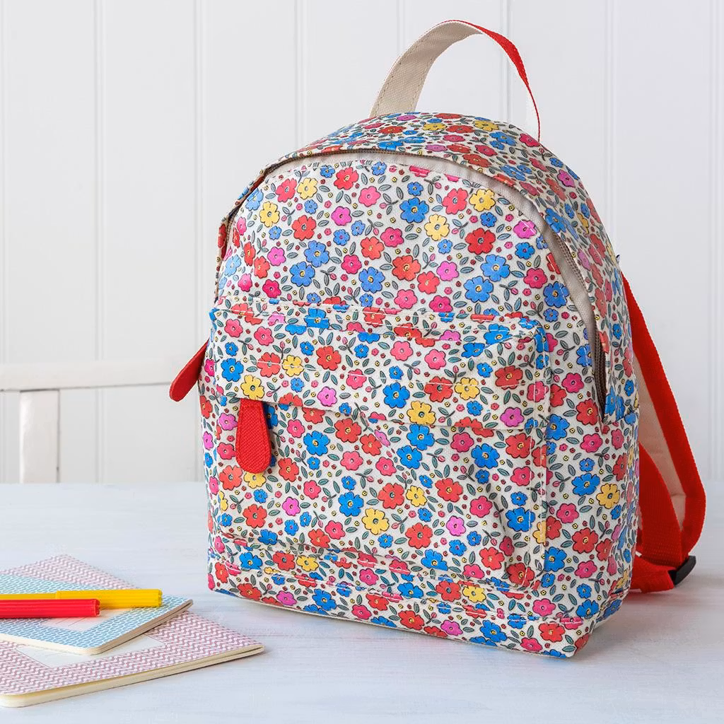 Mindre ryggsäck med blommor