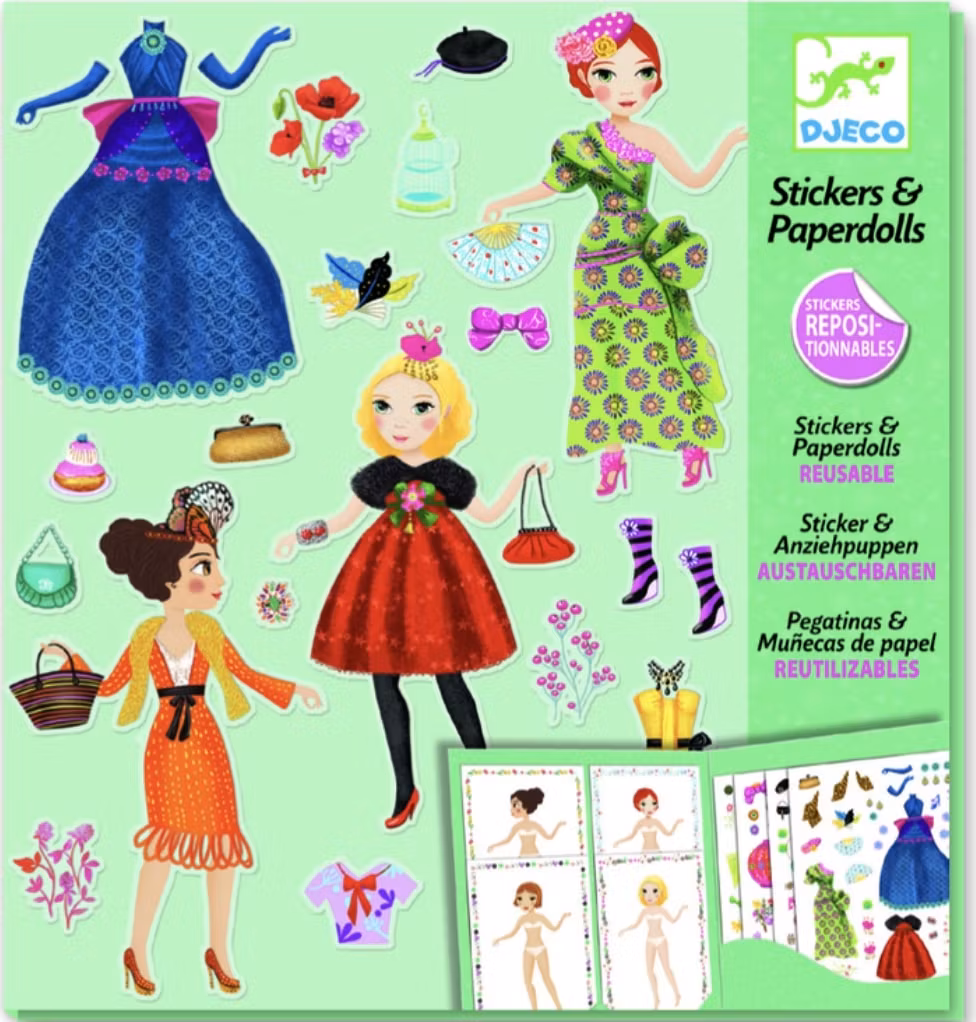 Klippdockor - Mycket kläder och fyra dockor