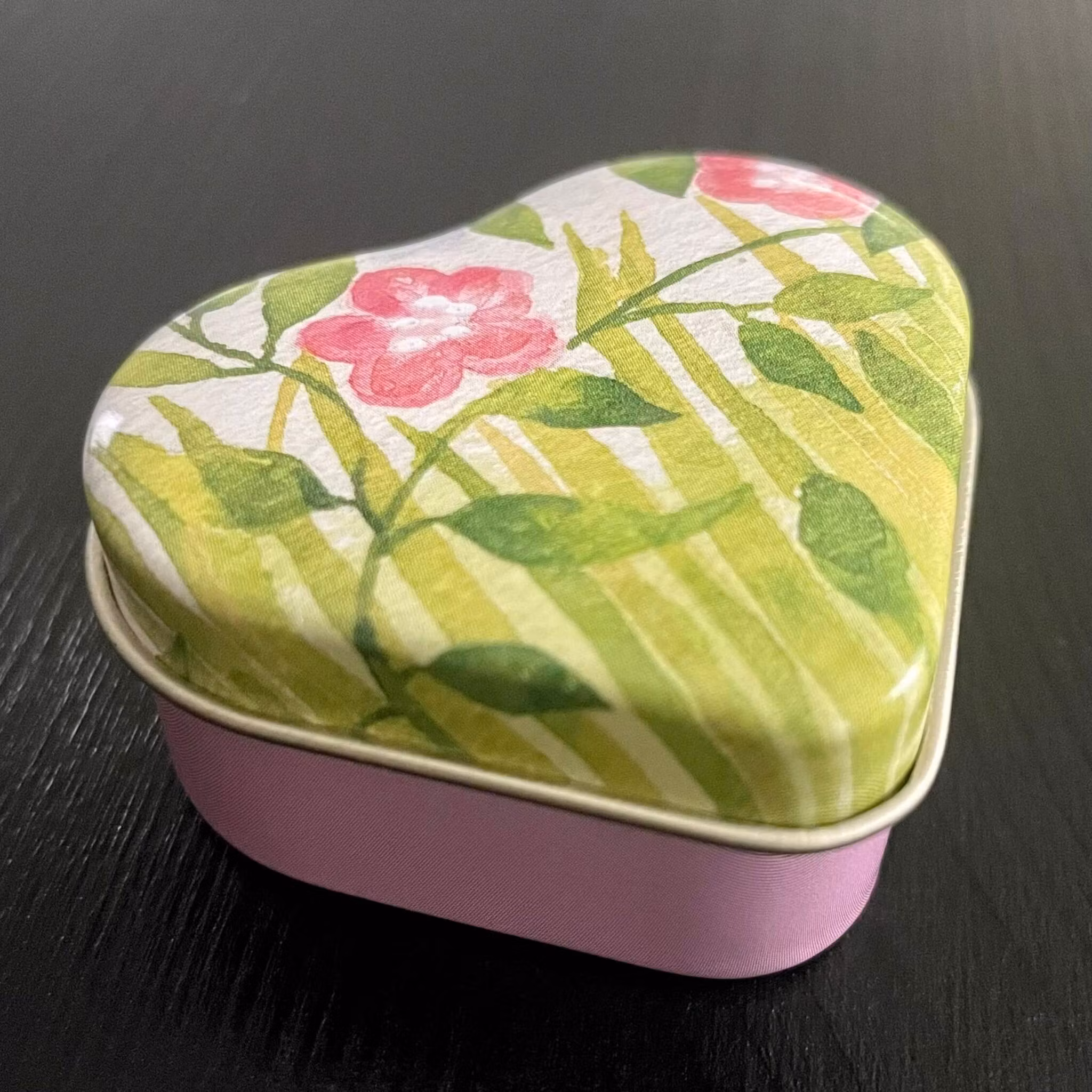 Små pillerburkar - Hjärtan (Flera att välja bland)