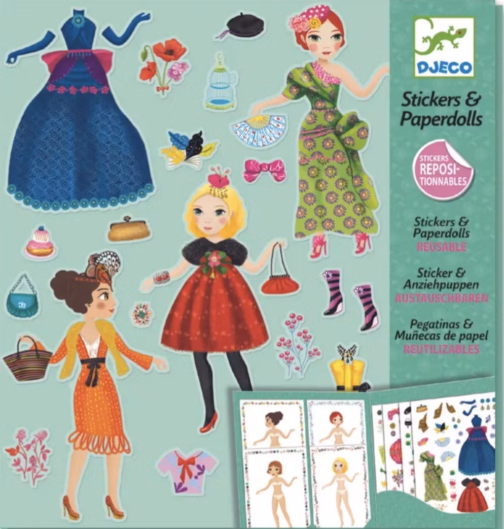 Klippdockor - Mycket kläder och fyra dockor