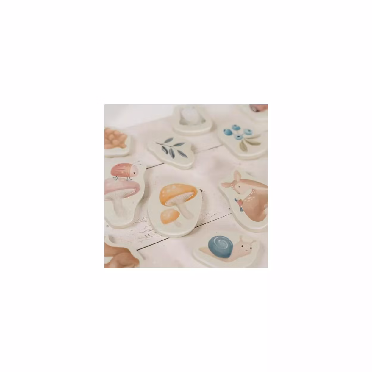 Bada med skogens växter och djur