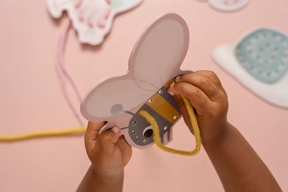 Lär dig sy vackra fjärilar och blommor - Från 3 år