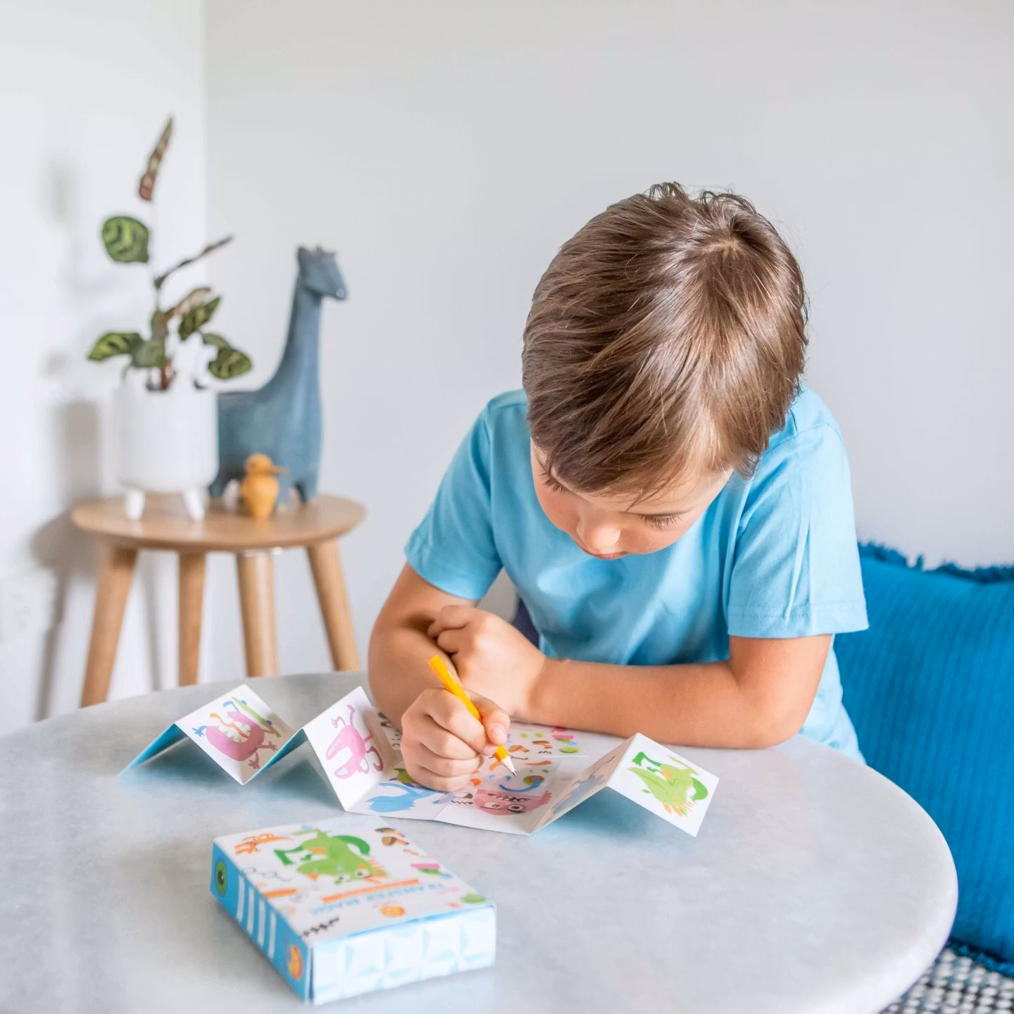 Monster - Gnugga fast ögon och kläder