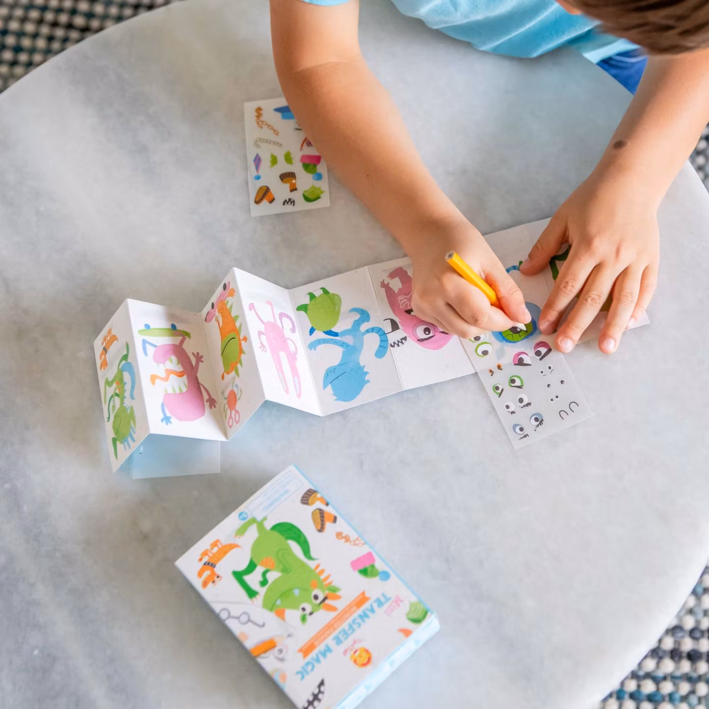 Monster - Gnugga fast ögon och kläder