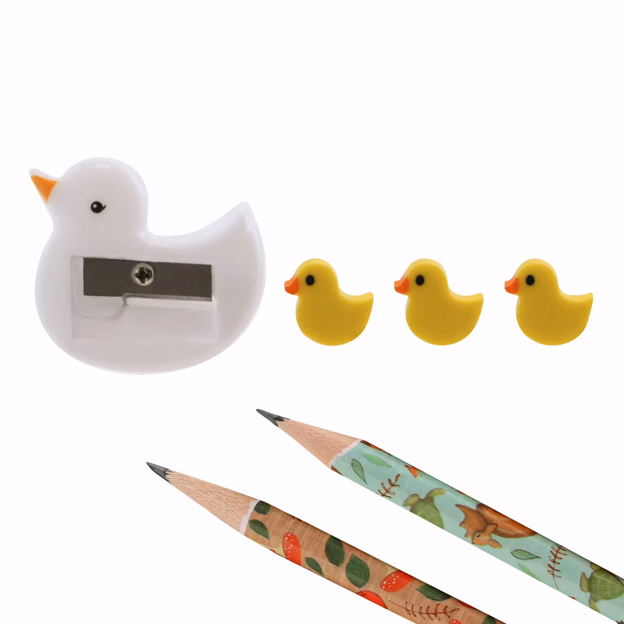 Set med pennor, pennvässare, sudd och block