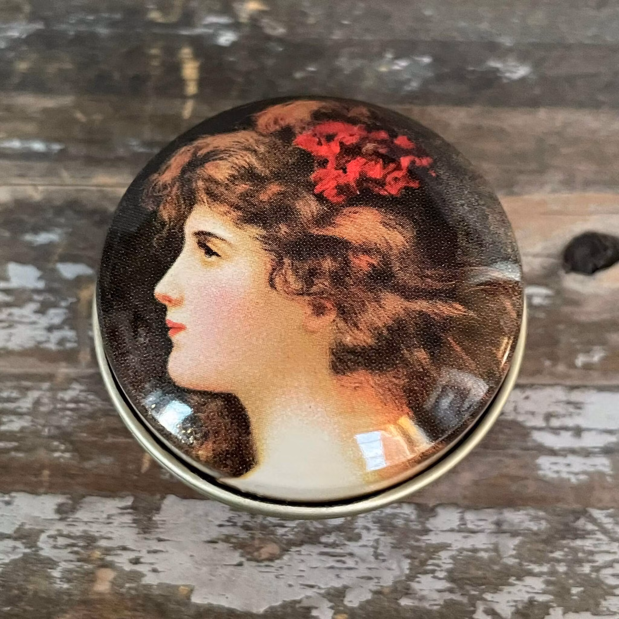 Små runda pillerburkar - Nostalgi (Flera att välja bland)