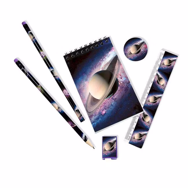 Set med pennor, pennvässare, sudd, block och linjal - Rymden