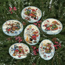 Dimensions Gold  - Playful Snowmen Ornaments