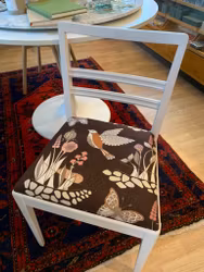 PINNSTOL - klädd sits