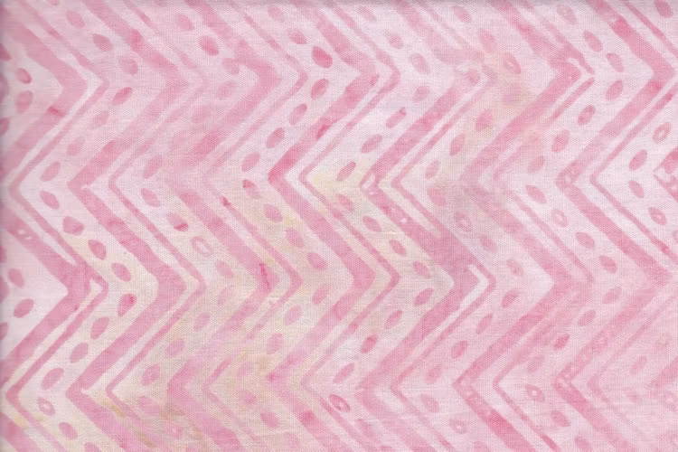 Rosa tryck på vit botten med beige fläckar