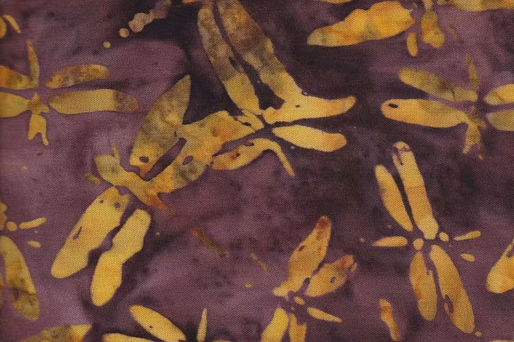 Brun med gula trollsländor. Viskos. 130 cm bred