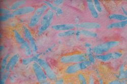 Trollsländor i rosa – Batik viskos 130 cm bred
