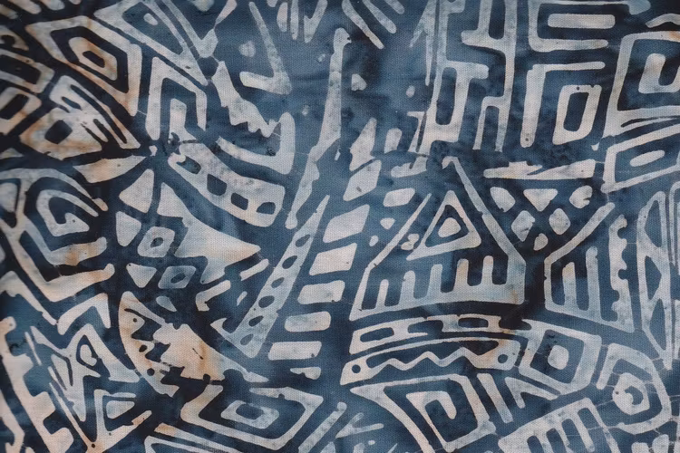 "Modern Galaxie" i vit-beige och blått. Balibatik i bomull.