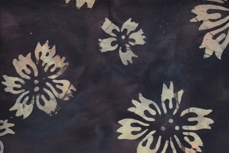 Mörkbrunflammig med stora enkla blommor