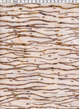 Off white med brungröna våglinjer. Batik från Bali