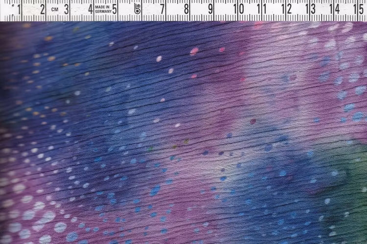 Flera mustiga färger och diagonalt prickmönster.