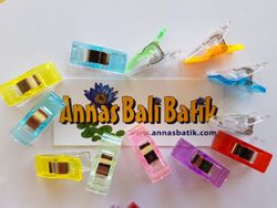 Clips. 20 st. Förpackning med blandade färger.