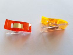 Clips. 20 st. Förpackning med blandade färger.
