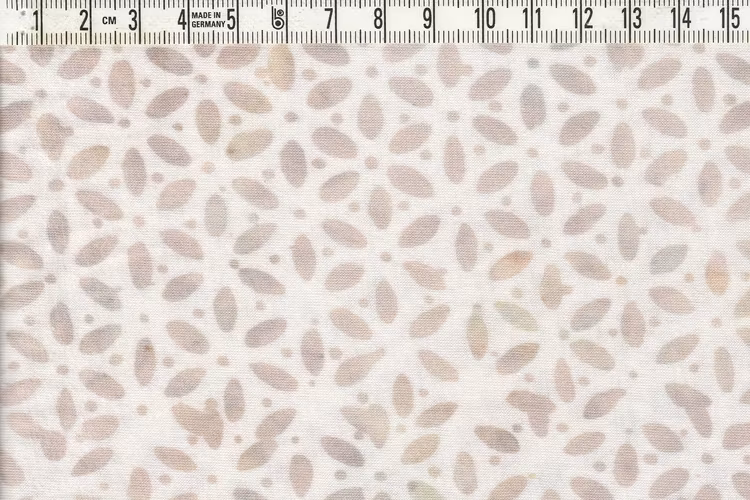 Gråbeige tryck på vit botten. bredd 120 cm