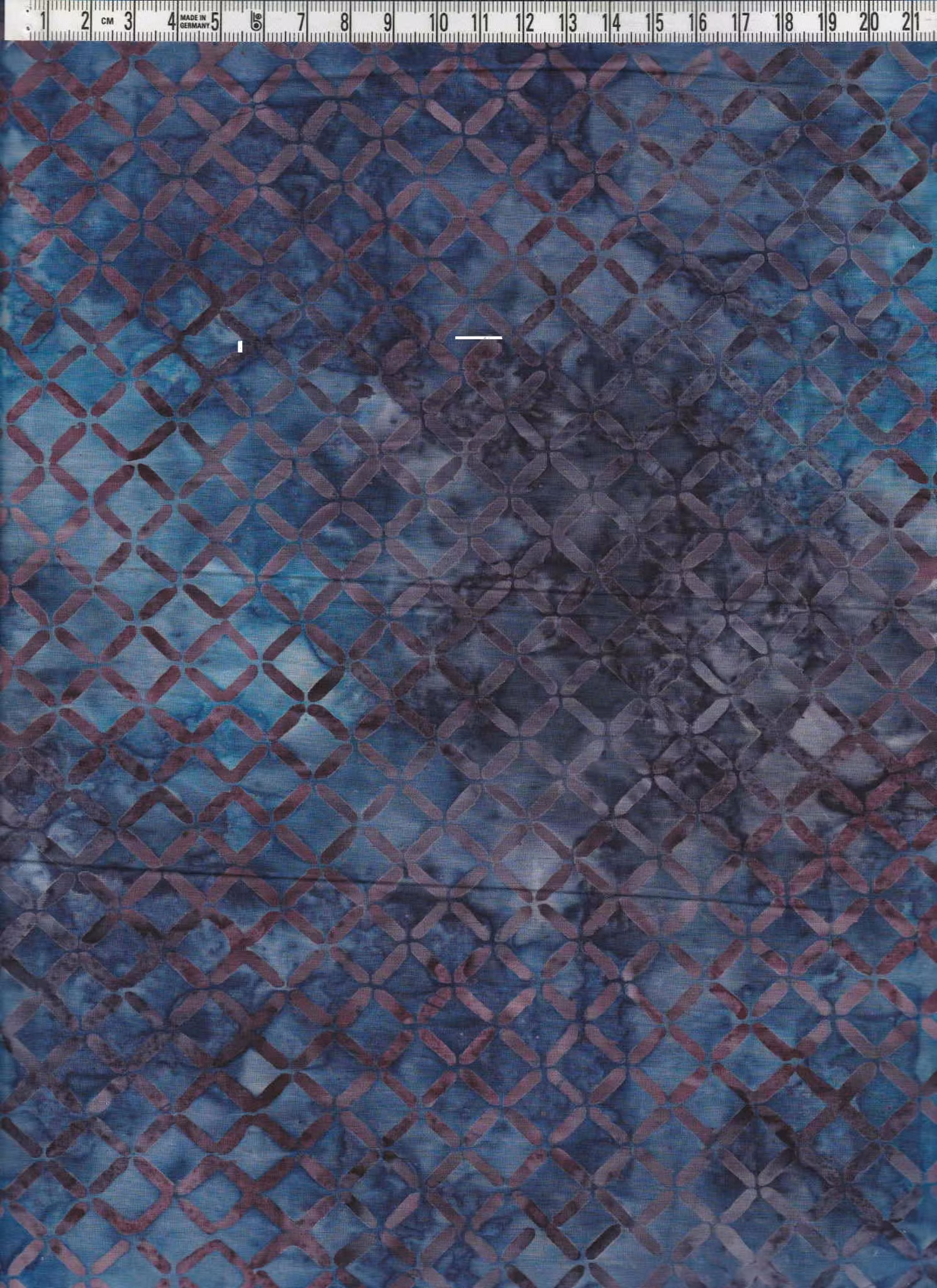 Rutmönster på turkos-blå-lila flammig botten.  Mäktiga färger i fin combo