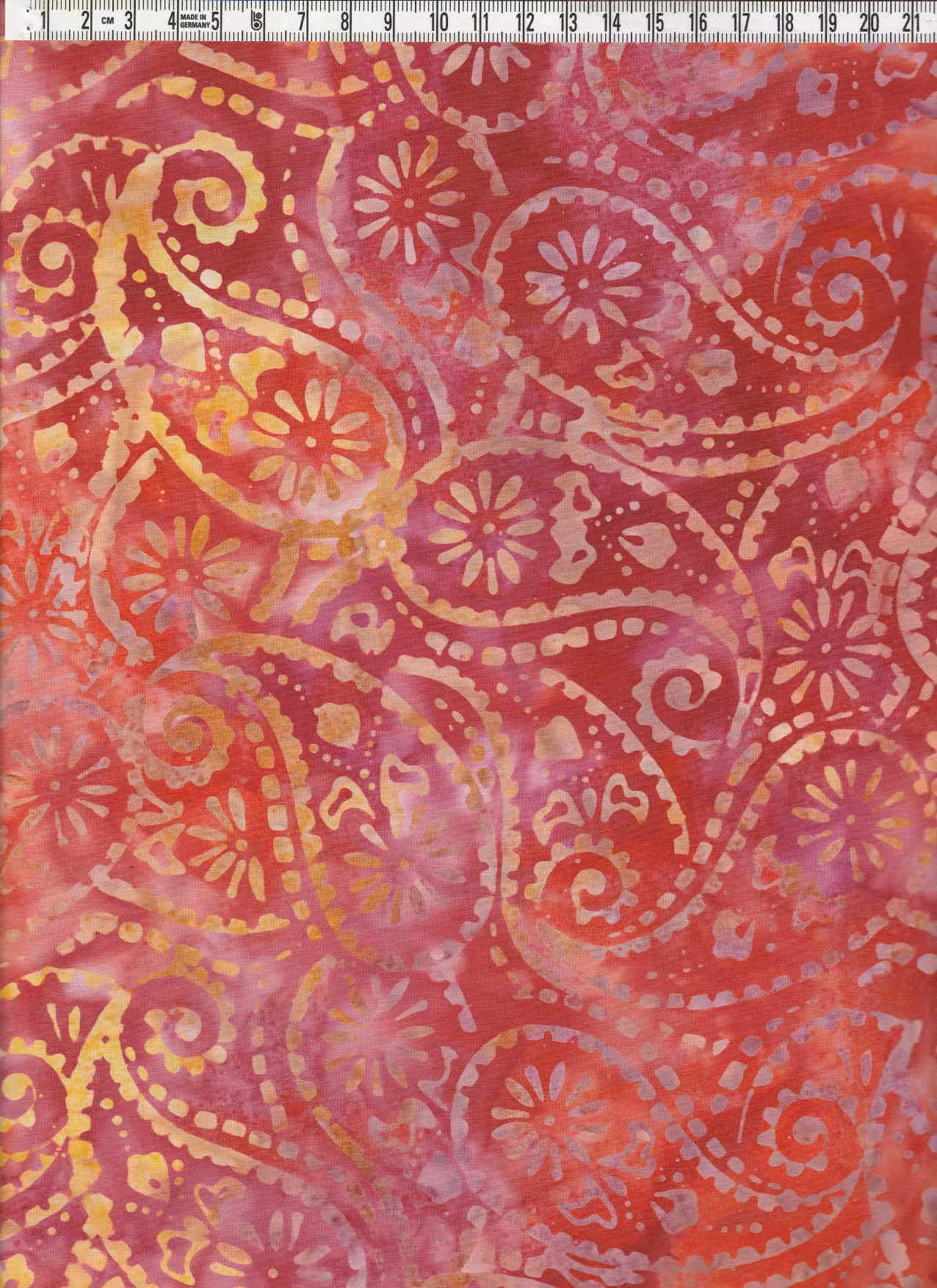 Röd-orange-cerise-beige och paisleymönster. Bomullstyg 110 cm bred