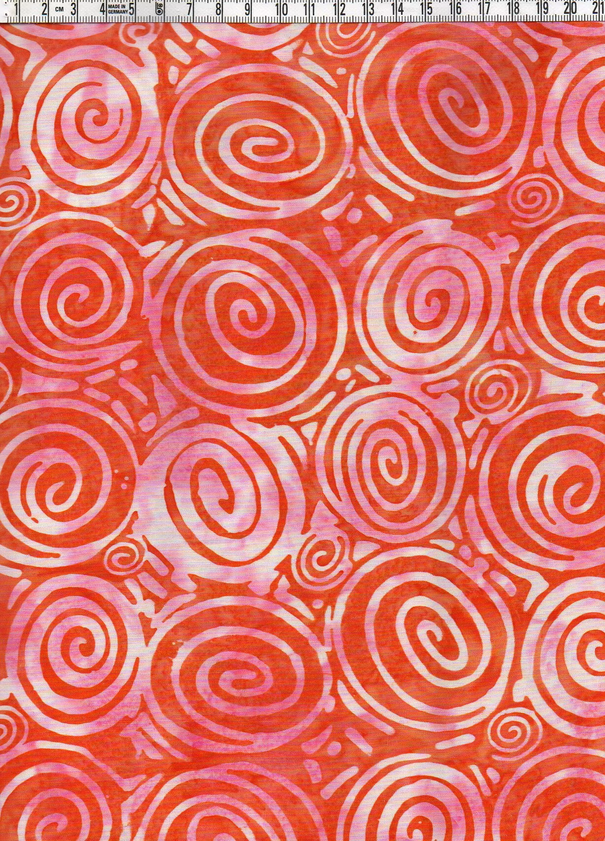 "Circle of life" i orange-cerise-vita färger.  Bomullsbatik