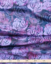 Lila rosor på lila botten. Favoritmotiv nu även på äkta sidentyg, 110 cm bred