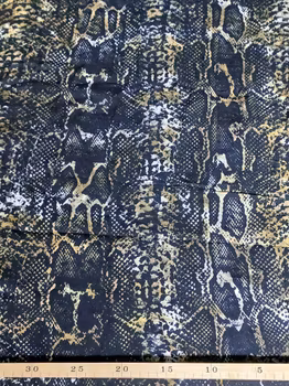 "Snakeskin"  Tunn viskos. Bredd ca 130 cm