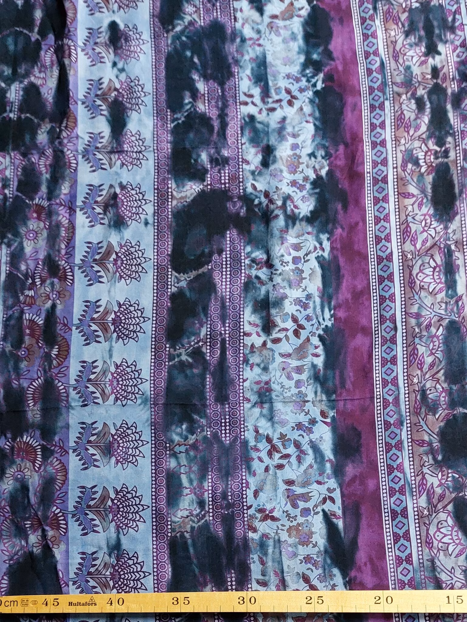 Tunn viskos. Bredd ca 130 cm