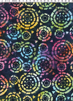 Circle of life, kanske? Livliga färger i alla fall. Batik bomull. Ca 110 cm brett.