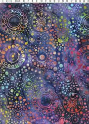 Multifärgade magiska galaxer på mörk natthimmel. Batik bomull. Ca 110 cm brett.