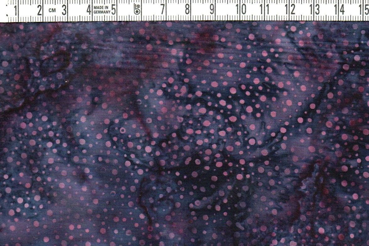 Flammigt & prickigt. Mörka mäktiga, mustiga lila färgtoner. Batik bomull