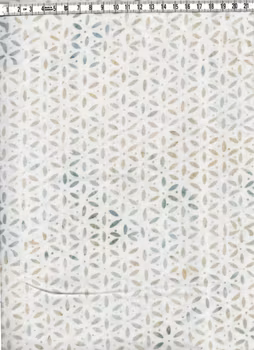 Vitt med ljusa motiv. Viskosbatik, 130 cm bred