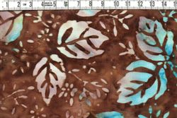 Brun skönhet med snitsiga löv Batik bomull