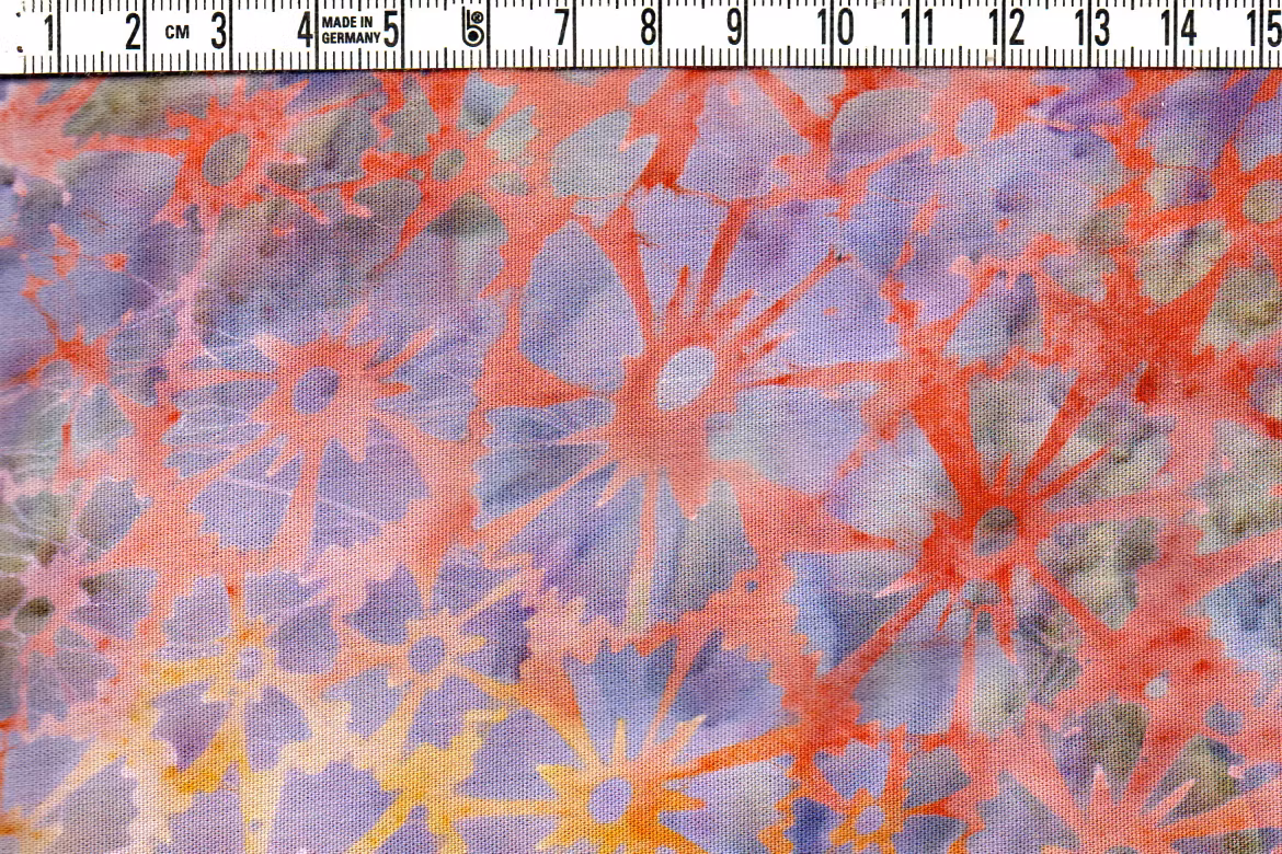 Flerfärgad med sommarfeeling. Viskostyg 130 cm brett